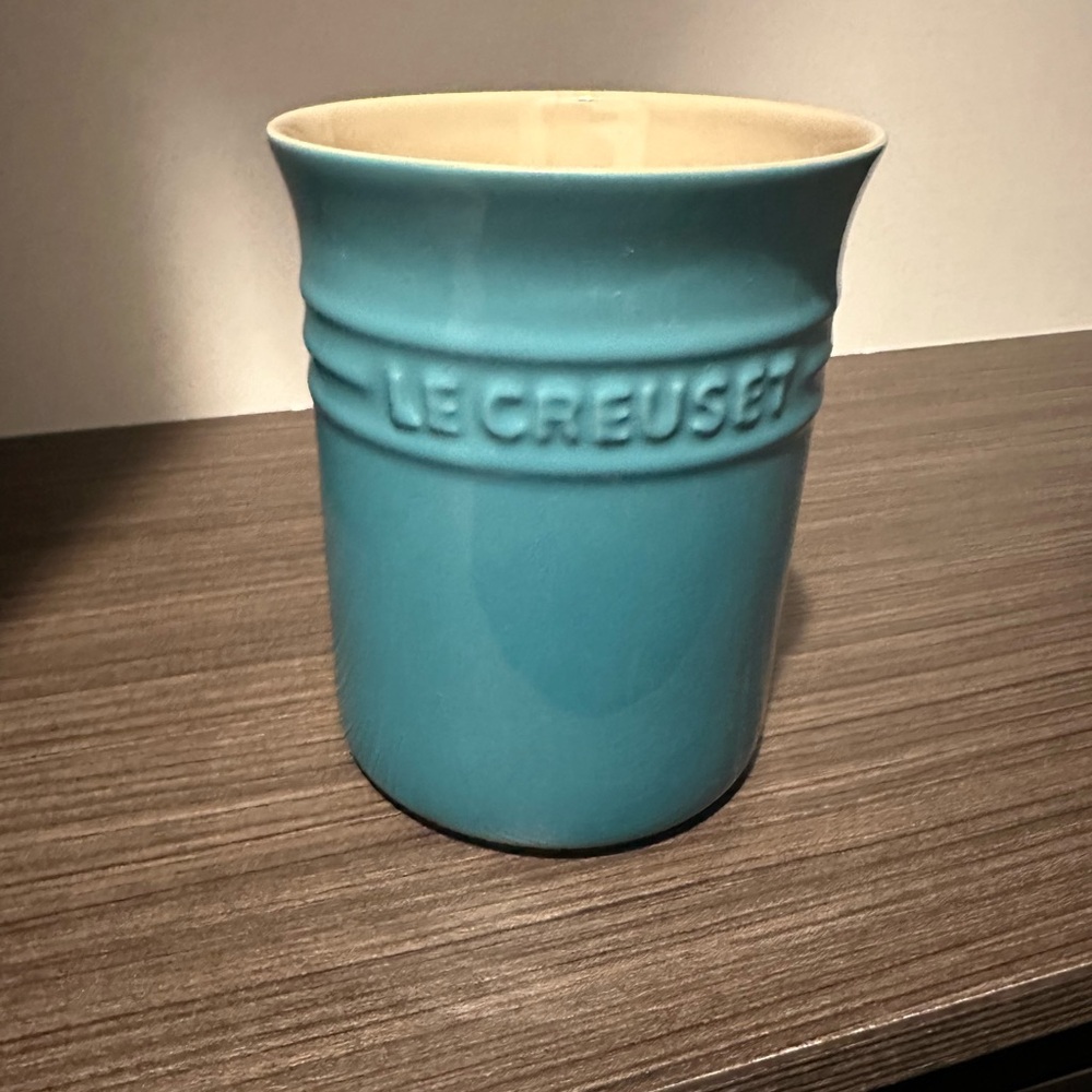 Le Creuset utensil crock